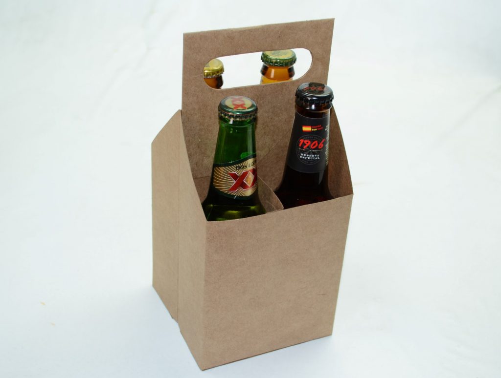 engradado com 4 long neck de cerveja - produtos artesanais para presentear a namorada